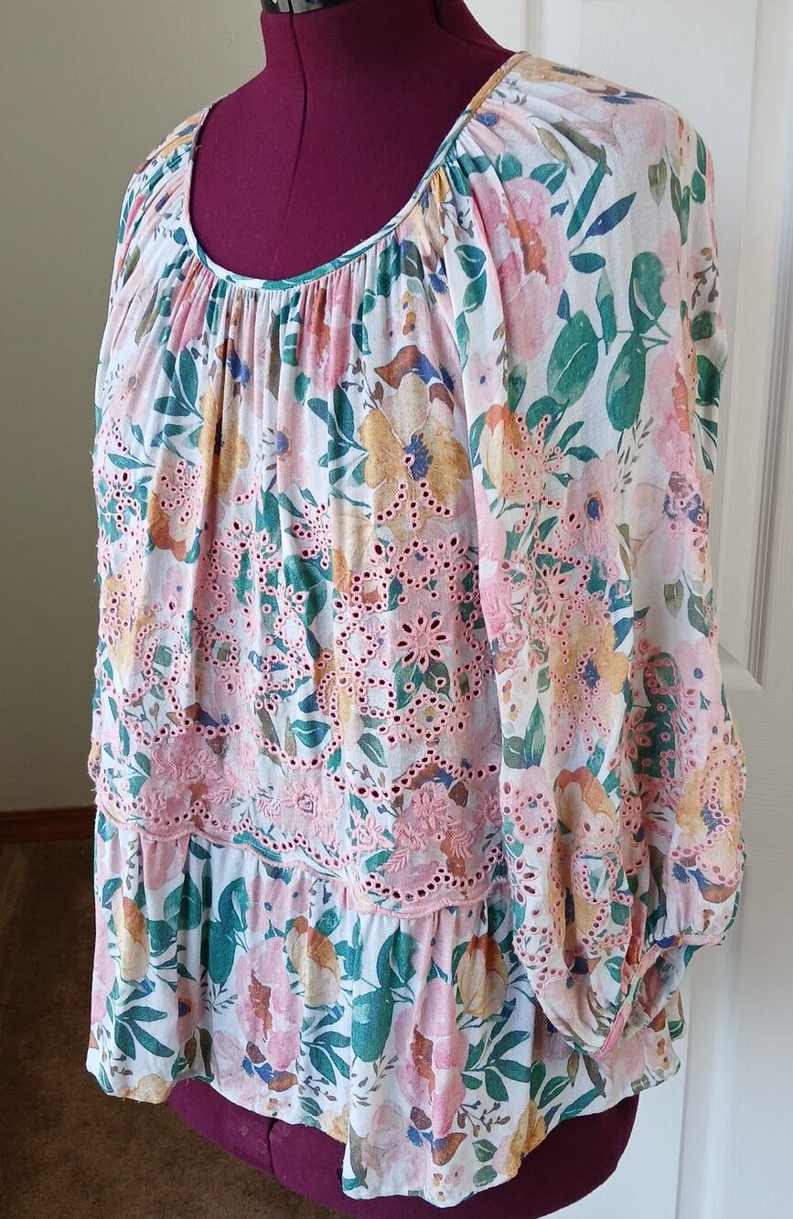 Penelope Rose Floral Embroidered Eyelet Swing Blouse S pink ruffle lightweight